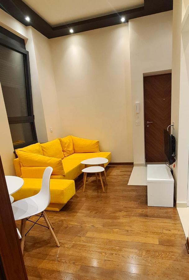 Lux In Center Apartment