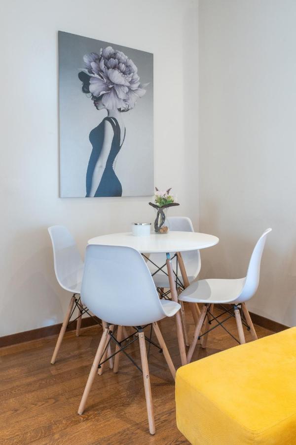 Lux In Center Apartment