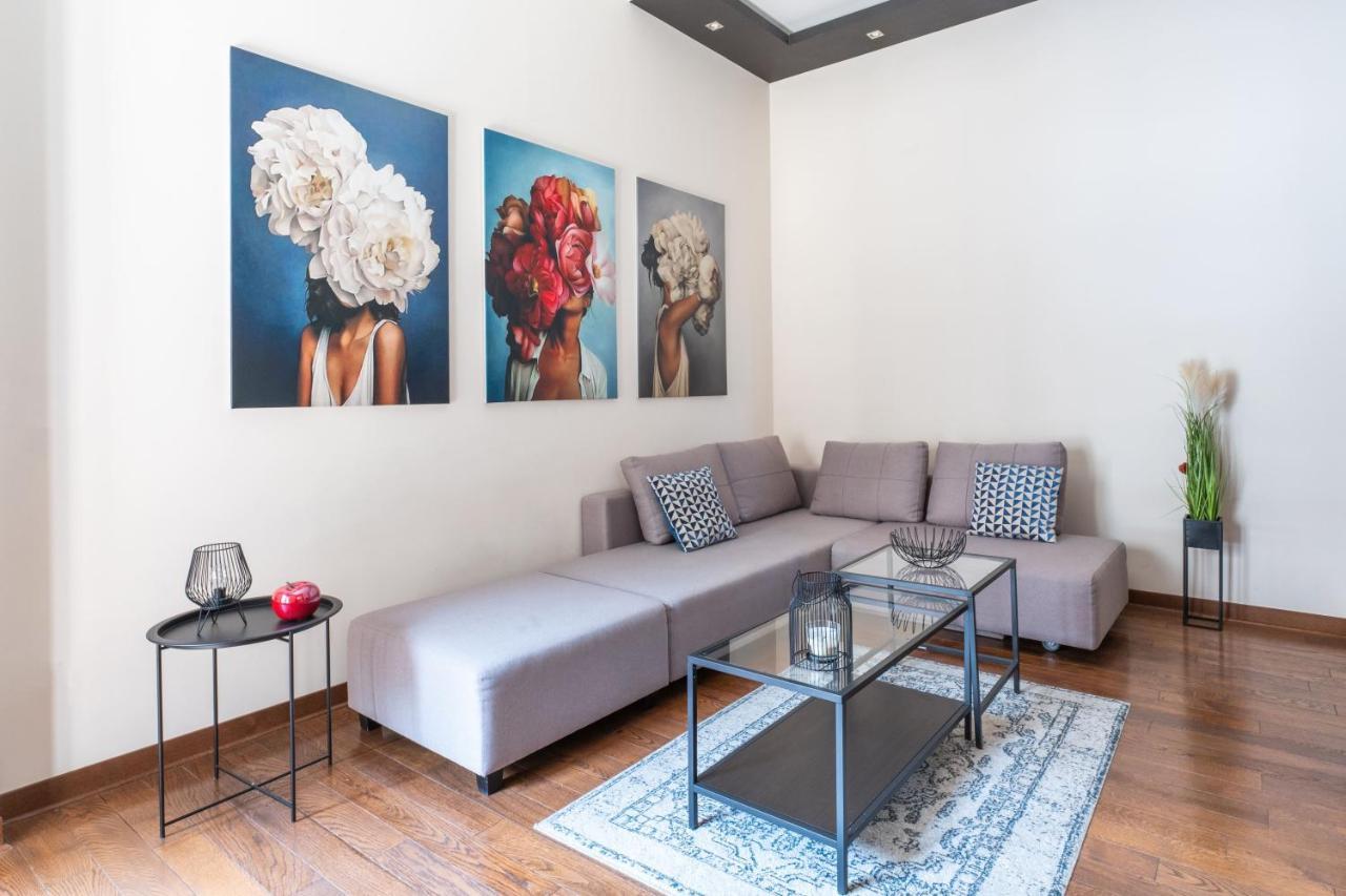 Lux In Center Apartment